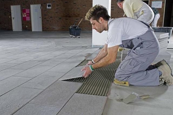 瓷磚粘合劑好還是水泥結實?哪個比較實用?